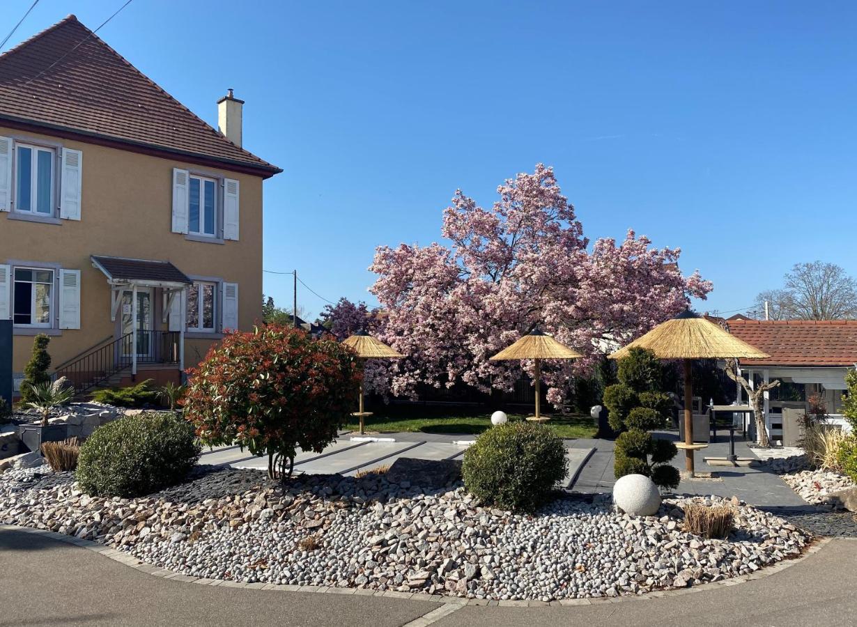Les Rives Des Habsbourg Aparthotel Ensisheim Exteriör bild