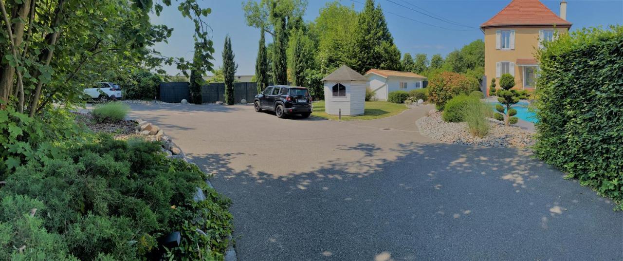 Les Rives Des Habsbourg Aparthotel Ensisheim Exteriör bild