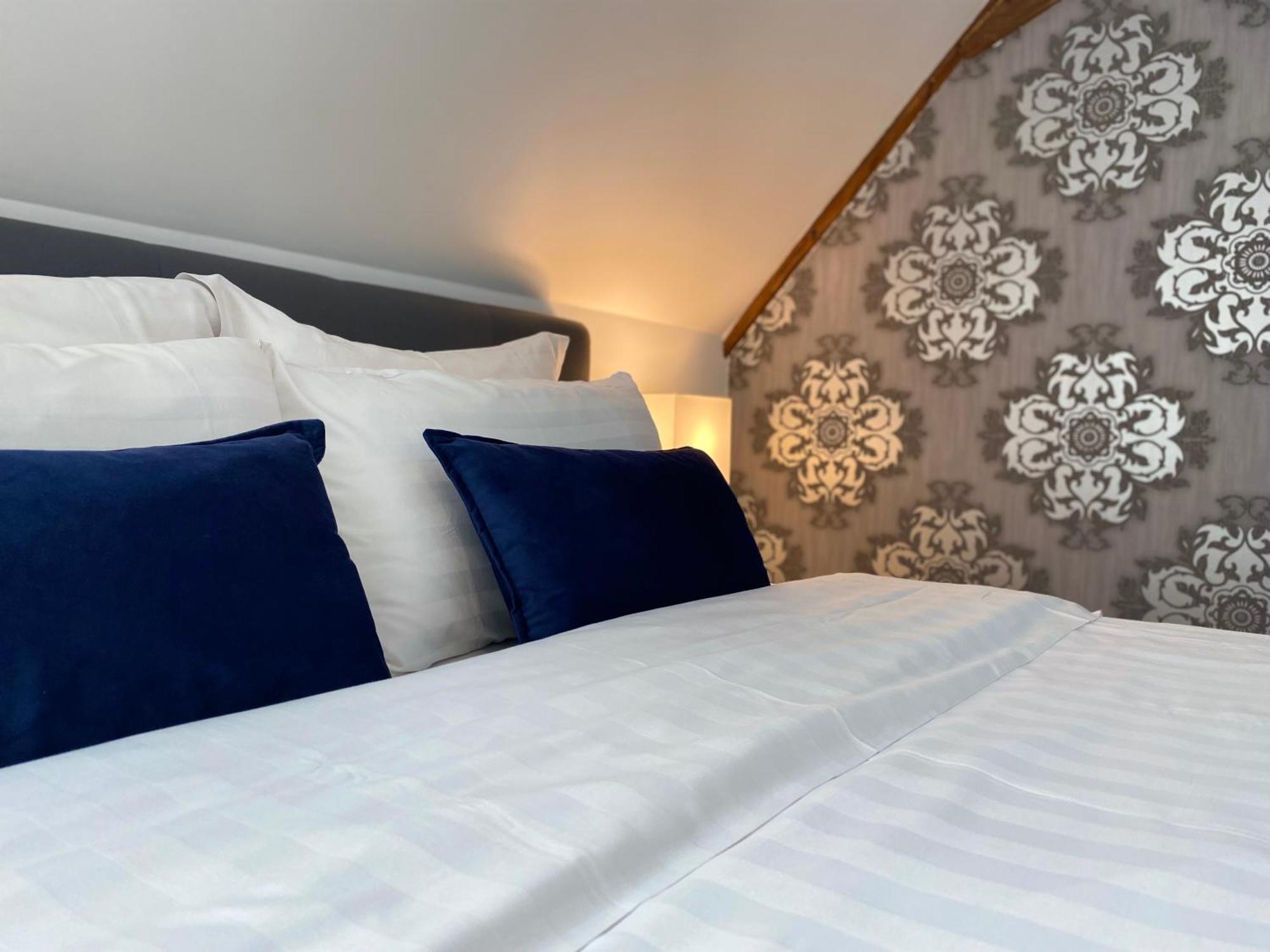 Les Rives Des Habsbourg Aparthotel Ensisheim Exteriör bild