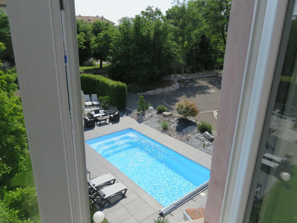 Les Rives Des Habsbourg Aparthotel Ensisheim Exteriör bild